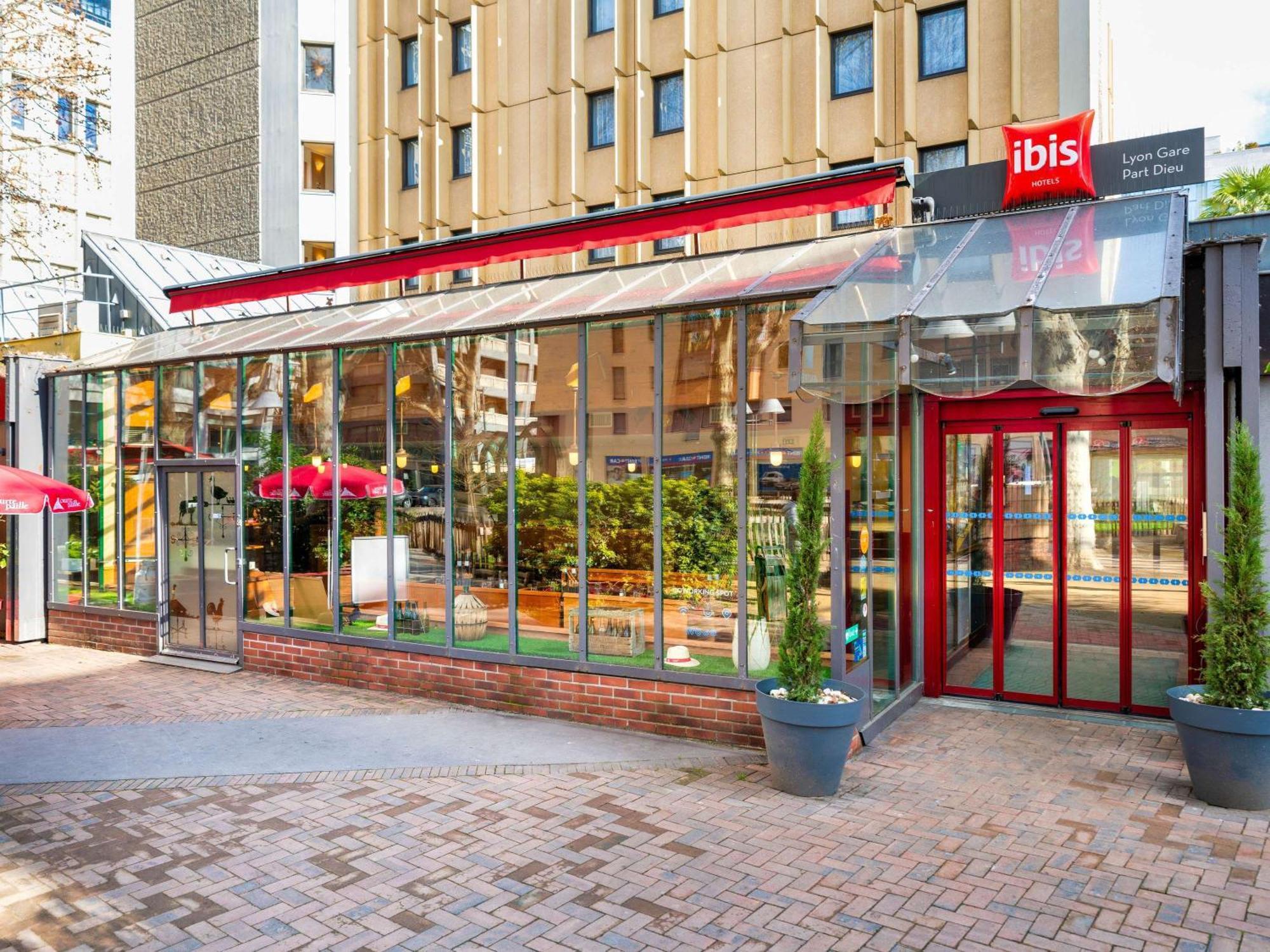Ibis Lyon Gare Part Dieu Exterior foto